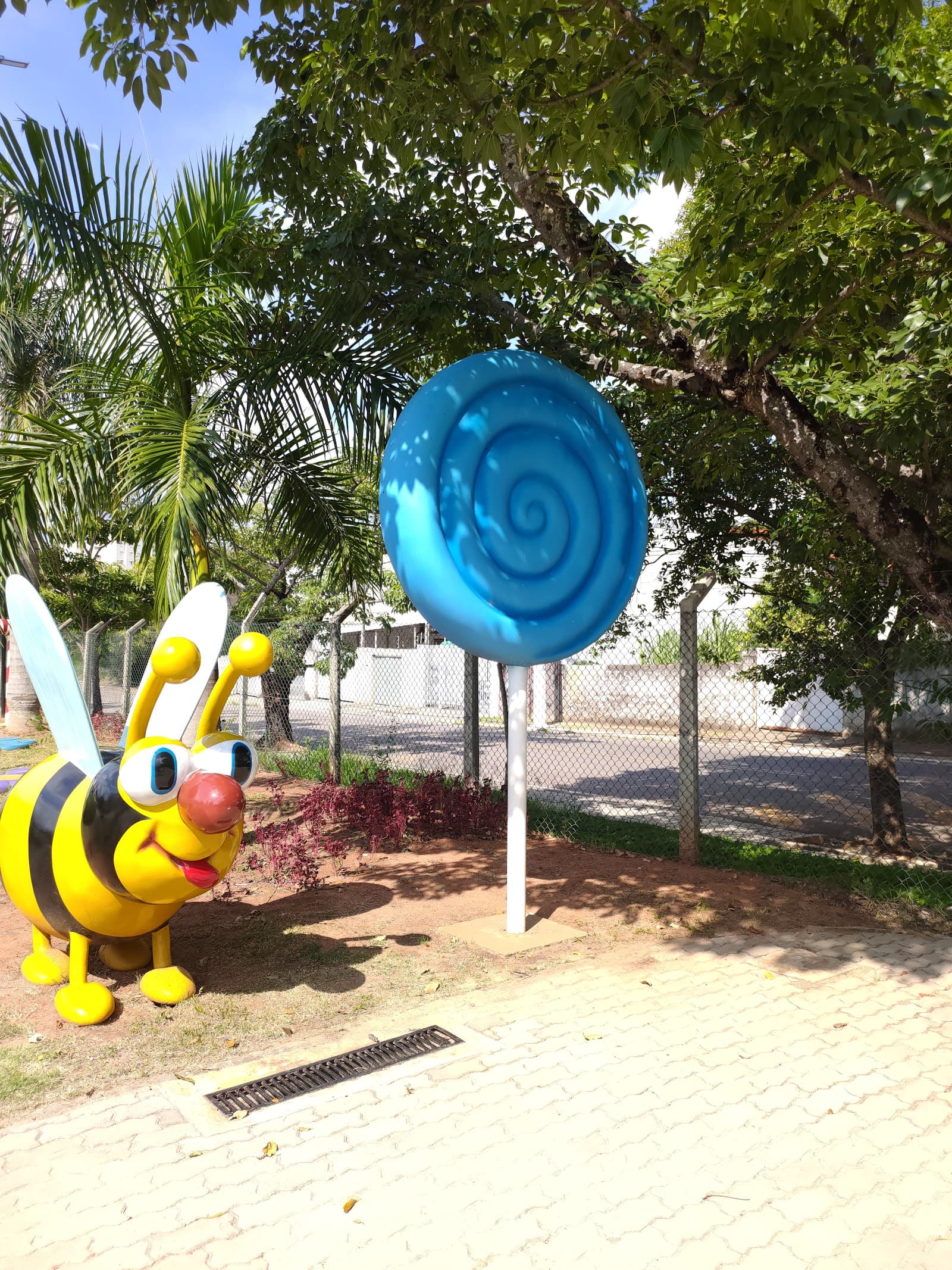 Praça dos Exageros - foto 9