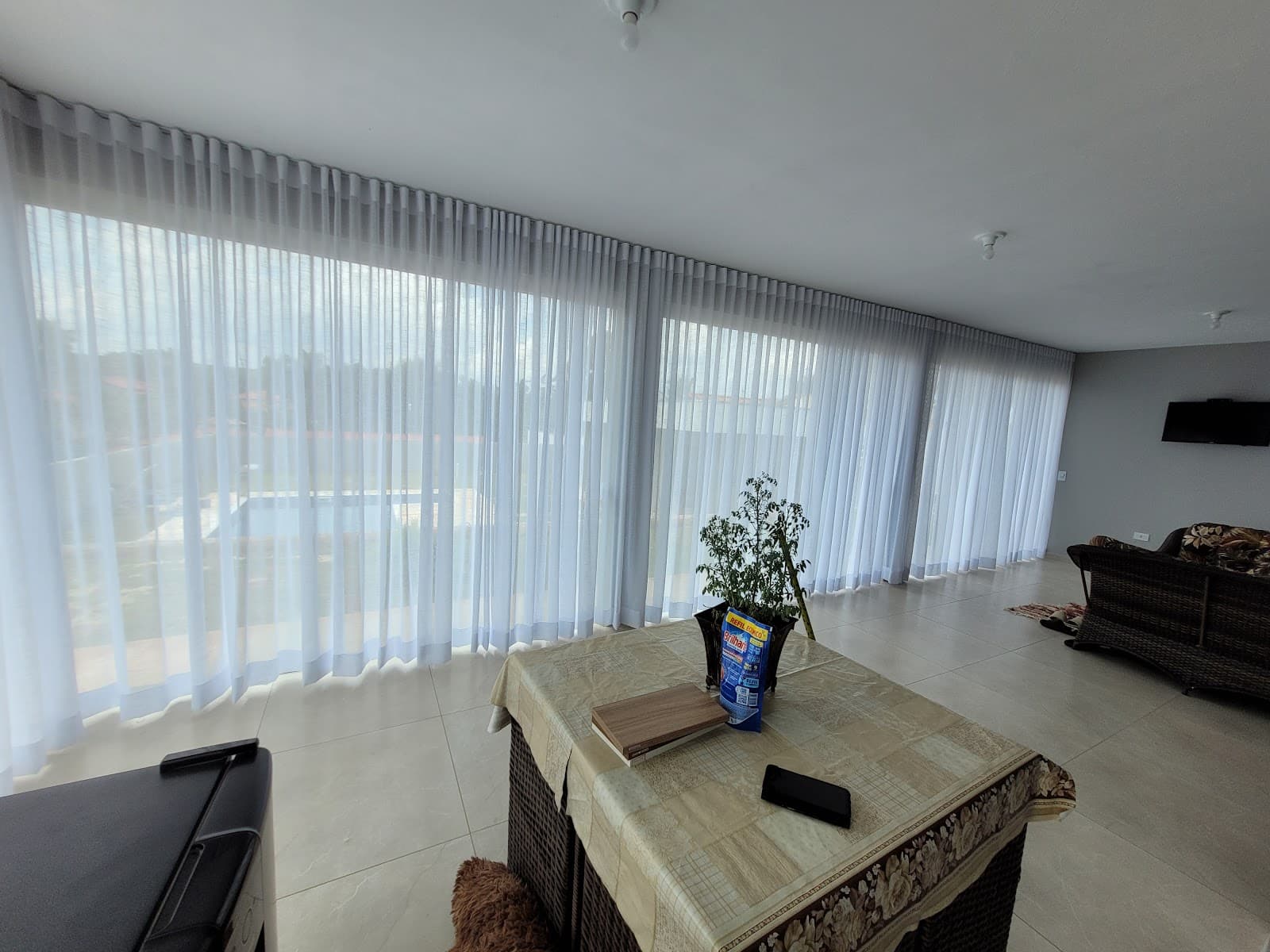 Deluxe Cortinas e Persianas - foto 3